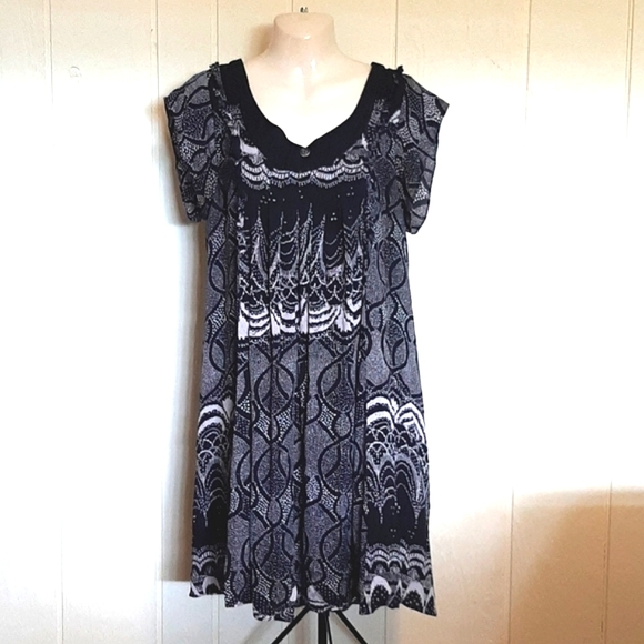 Wenlan Dresses & Skirts - **3/$25**  TWINKLE by WENLAN Lightwight Loose Fit Dress - Attached Lining Size 4